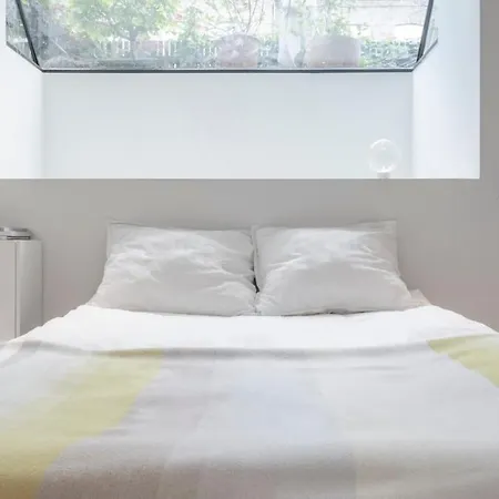 Apartment Plum Guide - The Apollo *